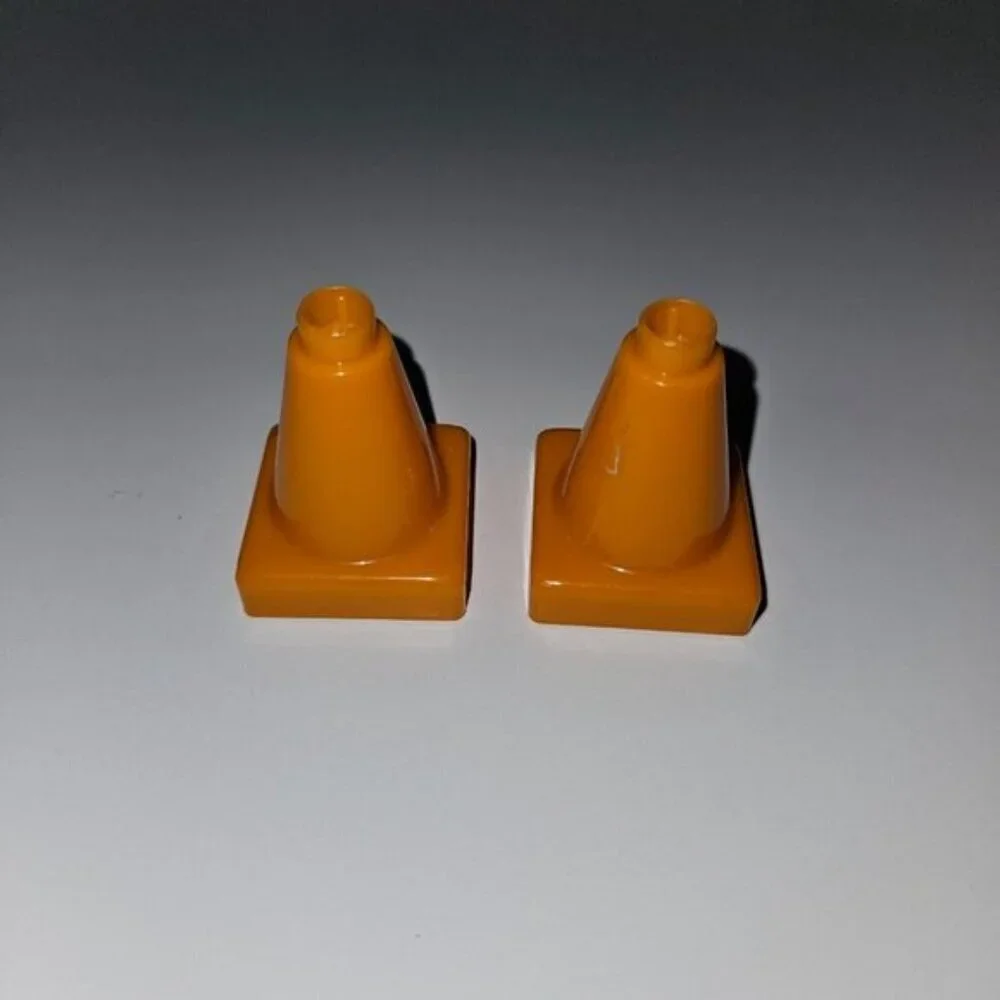 Mega Bloks Construction Toy Lot 2 Builders Cat Workers 2 Orange Safety Cones